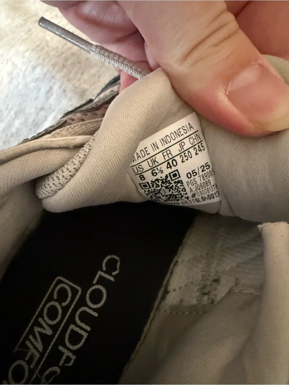 Adidas Women’s size 8 - Picture 6 of 8